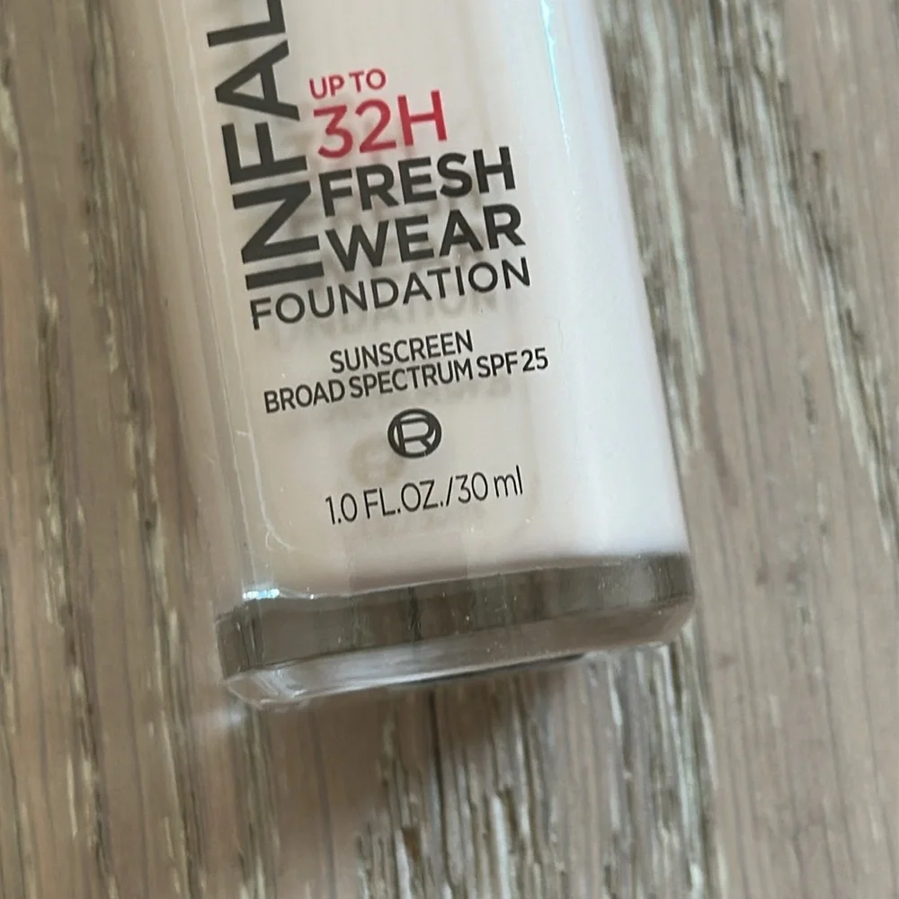 L'Oreal Paris Infallible 32HR Fresh Wear Foundation with SPF 25